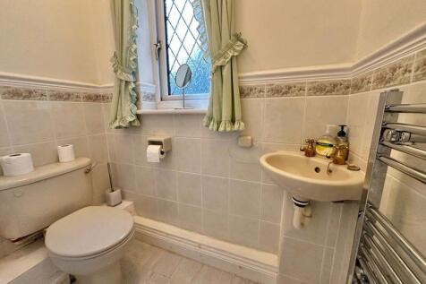 Guest cloakroom/WC