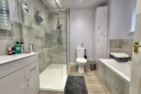 En suite bathroom