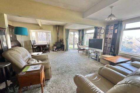 Large living/dining room