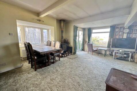 Living/dining room