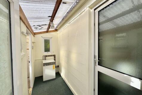 Lean-To / Store