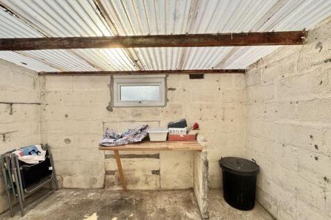 Lean-To / Store