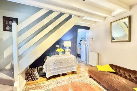 Snug / Dining Room