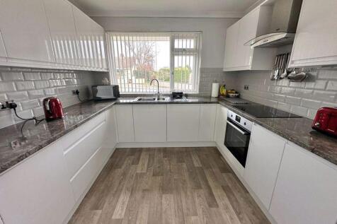 Kitchen with integrated appliances
