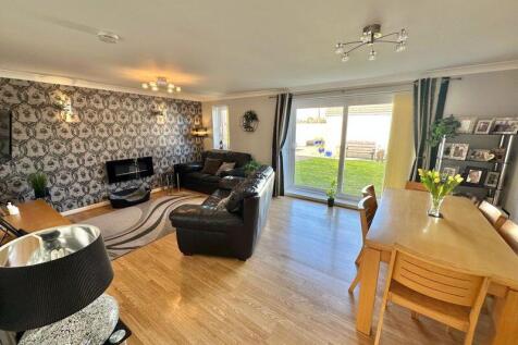 Open plan living/dining room