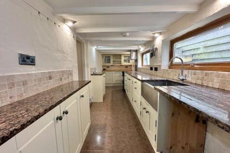 Fitted kitchen