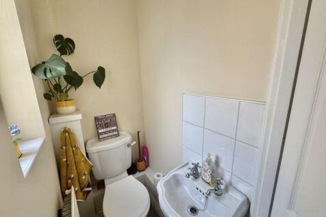 Ground Floor Cloakroom / WC