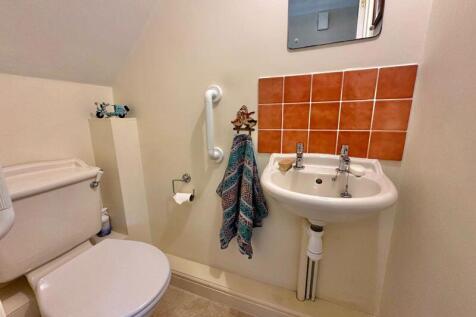 Guest cloakroom/WC
