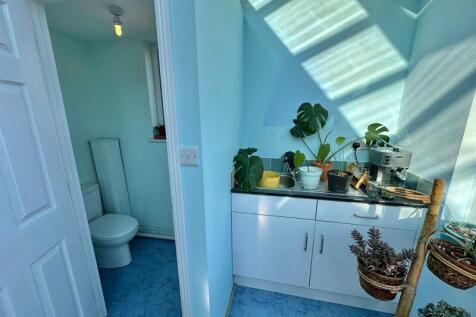 Studio with WC and a kitchen sink/cup...