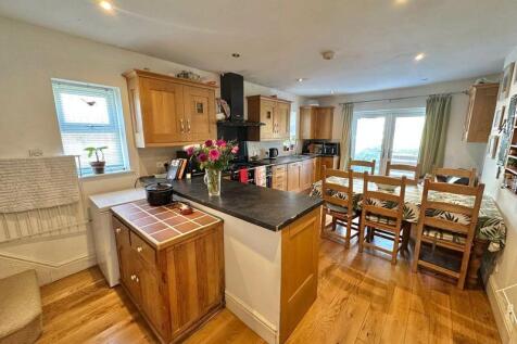 Open plan kitchen/dining room