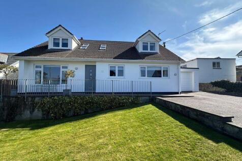 IMPRESSIVE DETACHED HOME