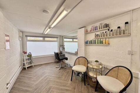 Converted Garage / Salon / Annexe Pot...