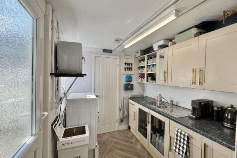 Converted Garage / Salon / Annexe Pot...
