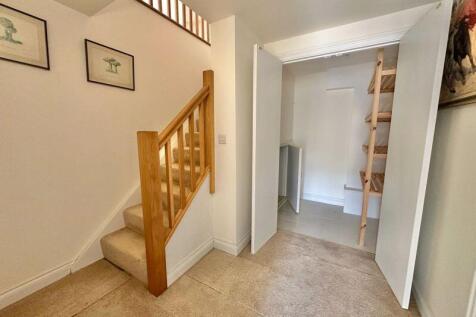 Lower ground floor (annexe potential)