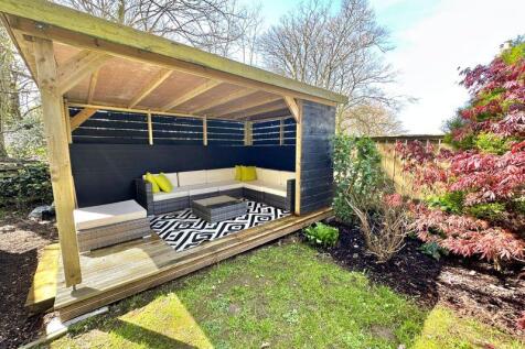 Outdoor entertaining space