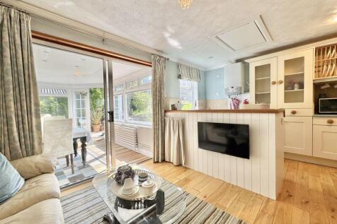 Annexe Kitchen / Living