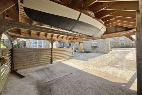 Carport / Store