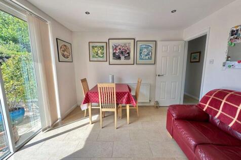Day room/breakfast room - doors to ga...