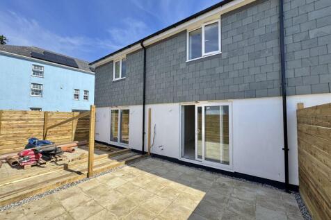 Sunny Courtyard Garden