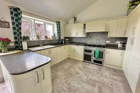 Fitted kitchen