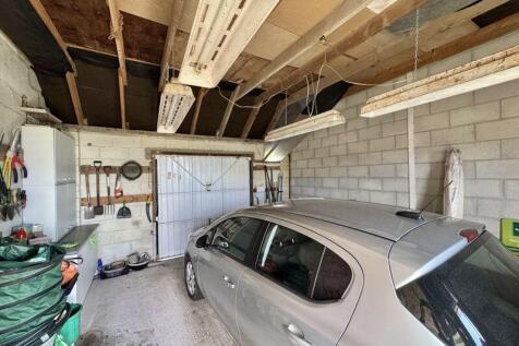 Garage with potential to convert