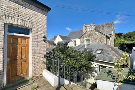 Coachhouse to rear of property