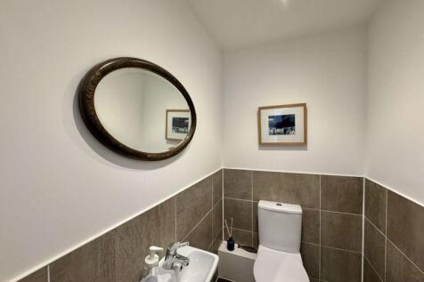 Cloakroom / WC