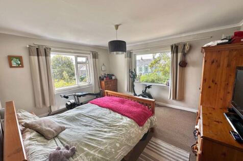 Dual aspect double bedroom