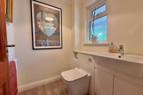 Guest cloakroom/WC