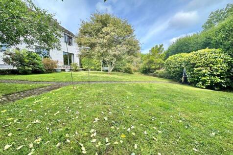 Level established garden