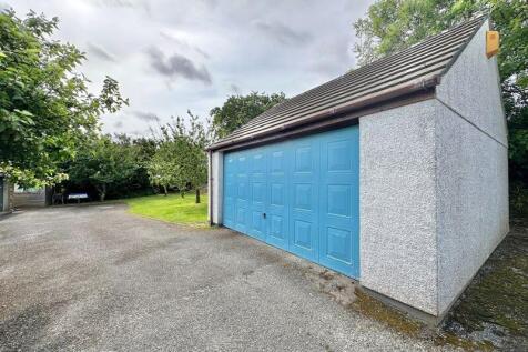 Detached garage