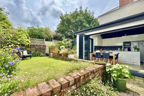 Indoor / Outdoor Living