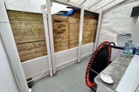 Utility porch