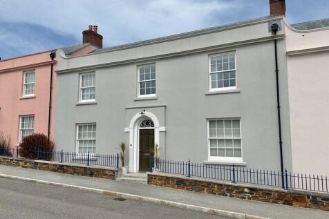 Broad Georgian style front