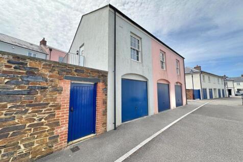 Rear gated access to garden