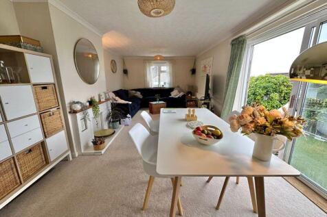 Dining area - patio doors to garden