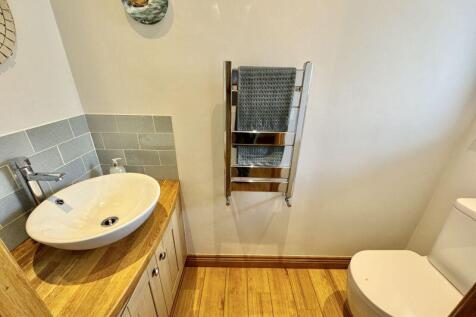 Cloakroom / WC