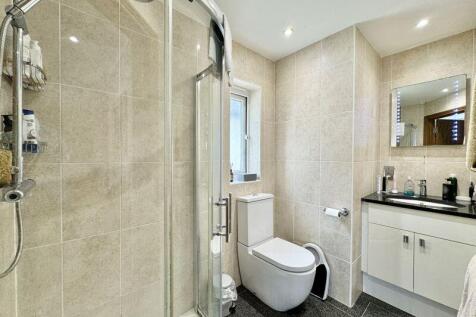 Refitted En-Suite Shower Room