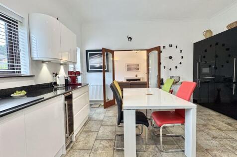 Kitchen / Breakfast Room