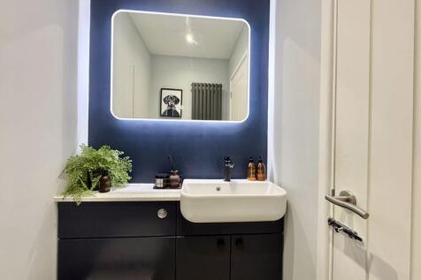 Cloakroom / WC