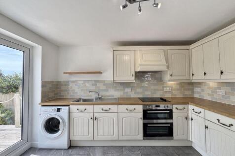 Fitted Kitchen / Dining Room