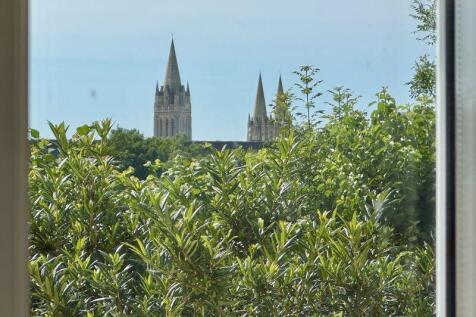 Cathedral &amp; Viaduct Views