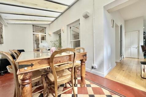 Breakfast Room