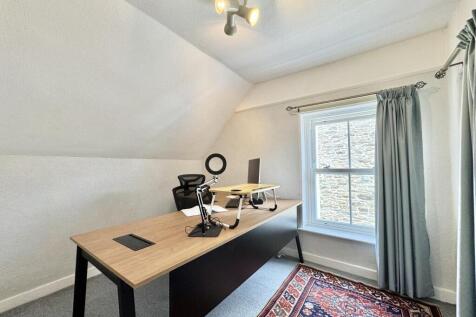 Bedroom or Study