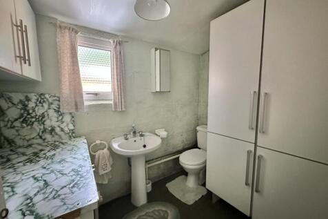 Cloakroom/wc