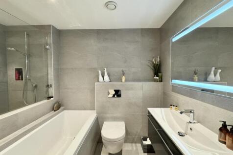 En-Suite Bathroom