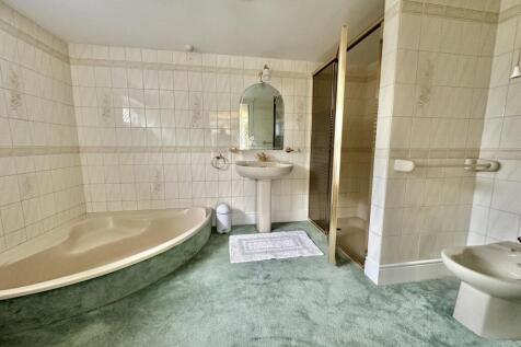 En Suite Bathroom