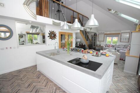 Lounge / Kitchen
