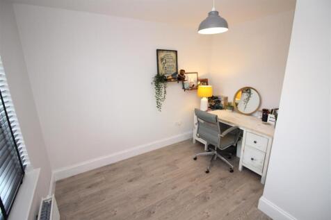 Bedroom 5/Study
