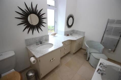 bathroom 1.JPG